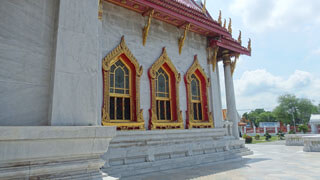 Bangkok - Fassade des Wat Benchamabophit