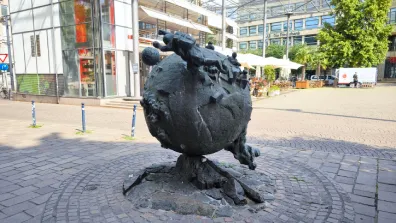 Bremen - Skulptur "Planet"