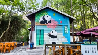 Chengdu - Imbiss im Panda Park
