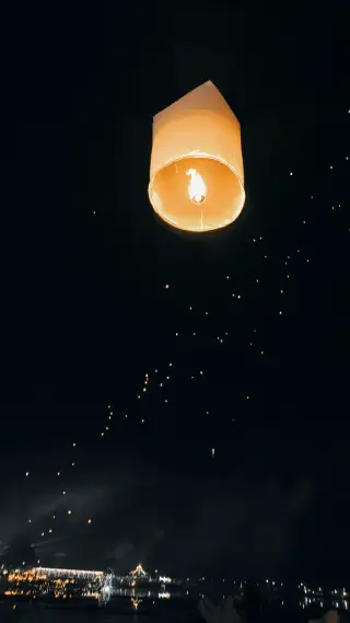 Chiang Mai zu Loy Krathong - Laternen steigen