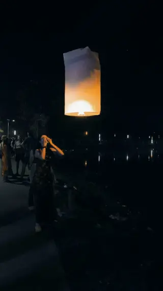 Chiang Mai zu Loy Krathong - Wunsch steigen lassen