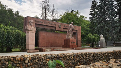 Chisinau - Alte Denkmäler von Trotzki, Lenin und Marx auf dem Abstellgleis