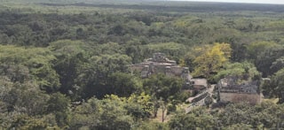 Ek Balam - Blick auf die Maya Ruinen