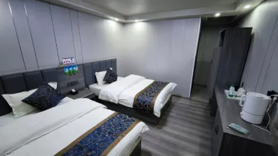 Everest Base Camp - Rongpuk Hotel