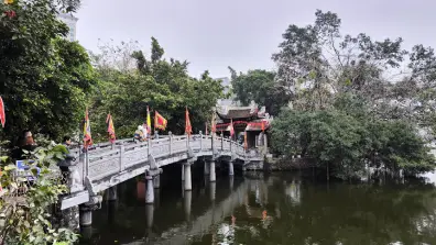 Hanoi - Den Thuy Trung Tien