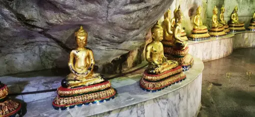 Hua Hin - Buddha Figuren in der Khao Yoi Cave