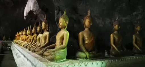 Hua Hin - Buddha Figuren in der Tham Khao Luang Cave