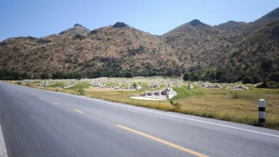 Kanchanaburi - Wang Hip Cemetery Park