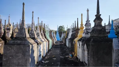 Kanchanaburi - Wat Thaworn Wararam Cemetery