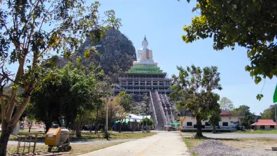 Kanchanaburi - Wat Tham Khao Laem