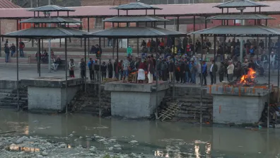 Kathmandu - Leichenverbrennung am Hindi Tempel
