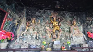 Kunming - Altar im Drachentempel