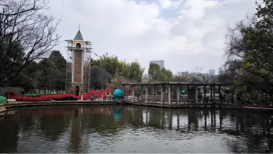 Kunming Green Lake Park - Uhrenturm