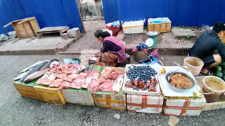 Luang Prabang - Fisch und Fleisch auf dem Markt