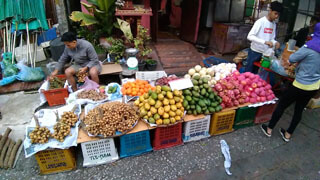 Luang Prabang - Frisches Obst auf dem Markt