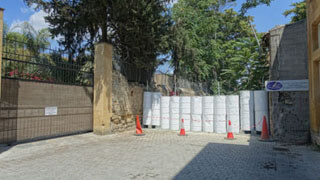Nikosia - Grenzbefestigung an der Kreuzkirche