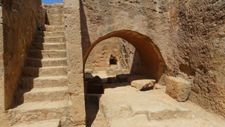 Paphos - Treppe zu den Grabkammern