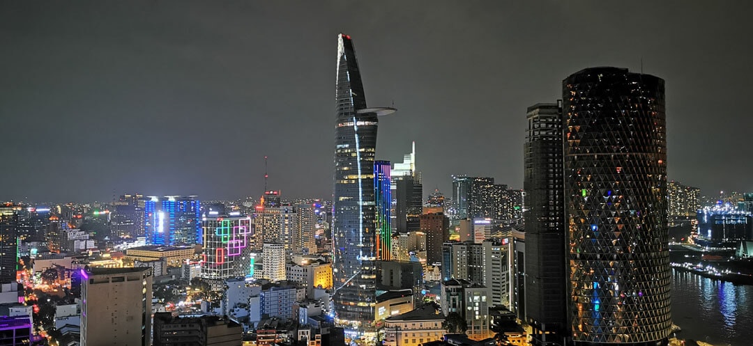 Ho Chi Minh City - Bitexco Financial Tower bei Nacht
