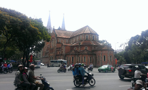 Ho Chi Minh City - Rückseite der Basilica Notre Dame