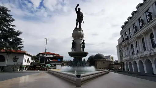 Skopje - Springbrunnen mit Statue Philip II. von Mazedonien