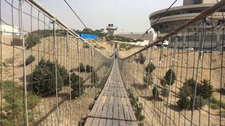 Teheran - Hängebrücke am Milad Tower
