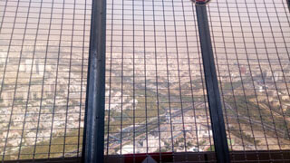 Teheran - Gitter auf der Aussichtsplattform auf dem Milad tower