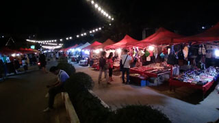 Vang Vieng - Nachtmarkt in der Walking Street