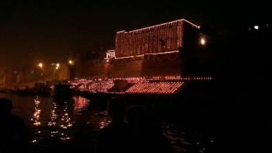 Varanasi - Bootstour auf dem Ganges bei Nacht