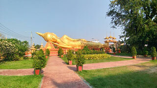 Vientiane - Liegender Buddha im Thatluang Tai Tempel